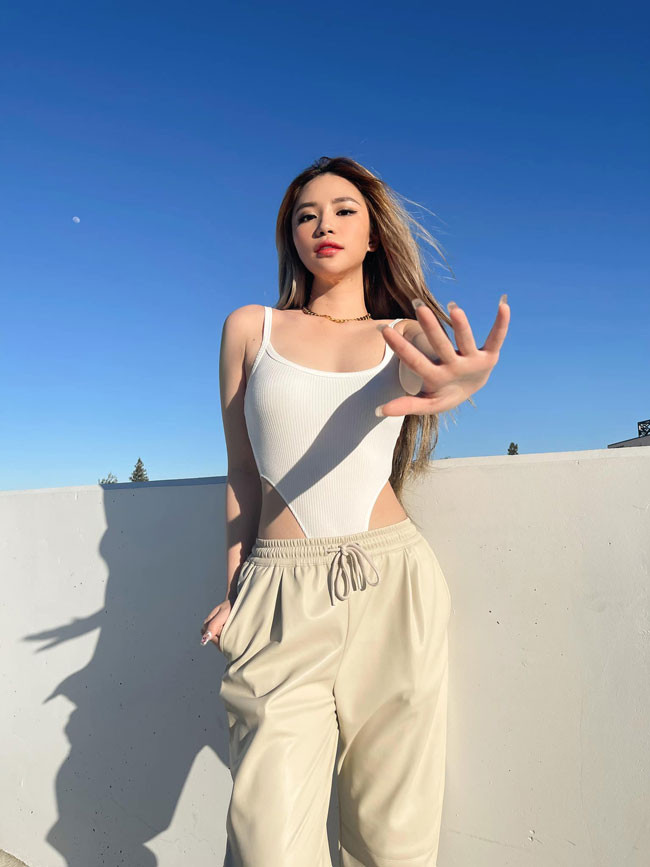 Hot girl Sài Gòn cá tính và rất "ngầu"...