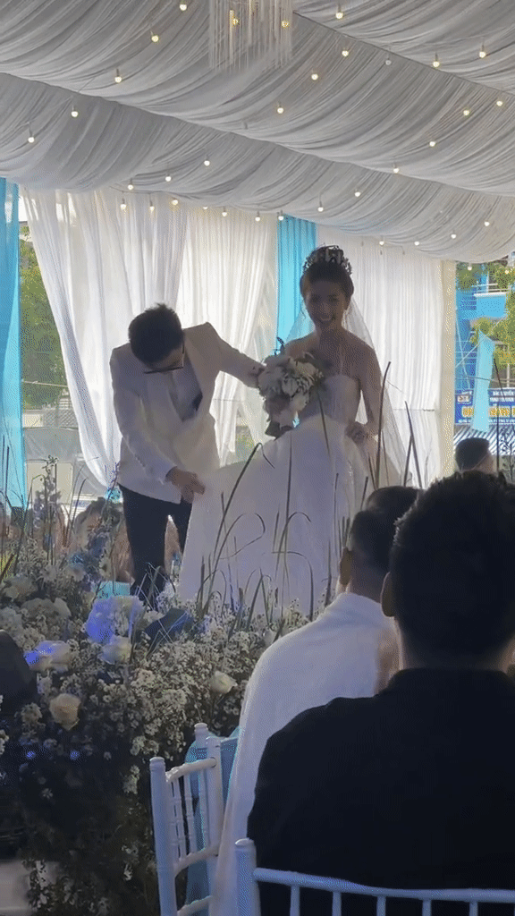 Sau cuộc tình ồn ào với Linh Ngọc Đàm, Bụt lại càng kín kẽ hơn. Có lẽ cũng vì lý do này mà chàng game thủ này chọn cách im lặng, không thông báo hay giải thích điều gì về chuyện hẹn hò với Huyền 204 hay đám cưới vừa diễn ra.