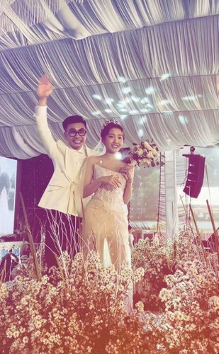 Mới đây, đám cưới hoành tráng của hot TikToker Huyền 204 (Lê Thị Khánh Huyền, sinh năm 2004) và Bụt (Nguyễn Phạm Anh Duy, sinh năm 1997) ở Đồng Tháp thu hút được sự chú ý của nhiều người.