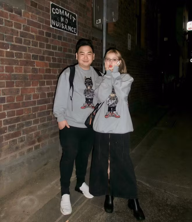 Trong khi đó cả nhà chồng Xoài Non thì rất mong có cháu. Bên cạnh việc treo thưởng lớn như sinh con trai sẽ cho khách sạn, con gái thì cho căn nhà, bố chồng cô cũng hay giục con dâu sinh con. Ngay cả khi ông bị bệnh, phải nằm viện thì câu đầu tiên khi các con vào thăm là “Cháu của ông đâu?” nên cô cũng mong có em bé cho bố vui.