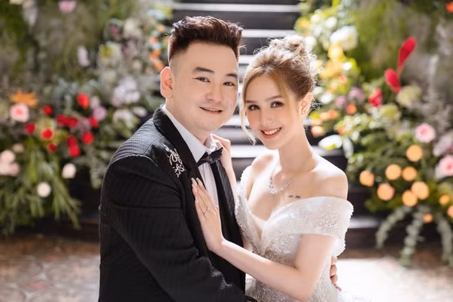 Xoài Non cho biết mình muốn có cả bé trai và bé gái, tốt nhất là sinh trai trước gái sau để anh có thể bảo vệ em. Tuy nhiên cô cũng lo lắng không biết mình có thể sinh cả trai và gái không vì sức khoẻ yếu.