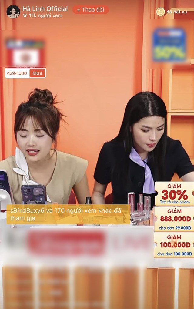 Theo ghi nhận, lượng khán giả theo dõi livestream của Võ Hà Linh trên nền tảng lúc cao nhất tầm khoảng 45.000 người, và giảm dần xuống còn khoảng 11.000 người lúc 22h.