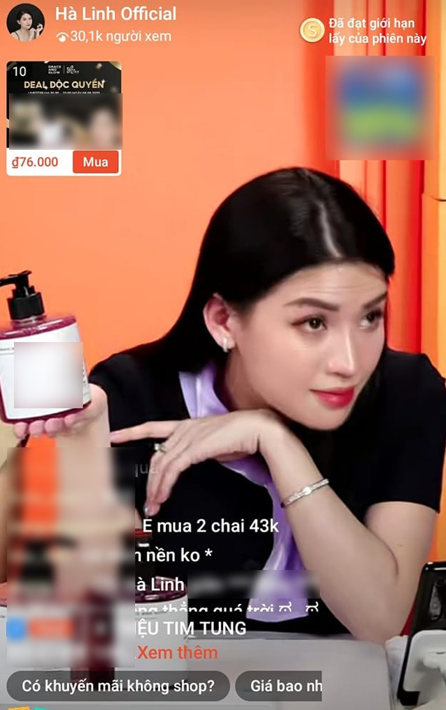 Đặc biệt khi vài ngày trước đó, "chiến thần review" đăng tải video quảng bá cho sự kiện, đính kèm là các cụm từ “chấn động lịch sử”, “phủ sóng khắp phố phường”...