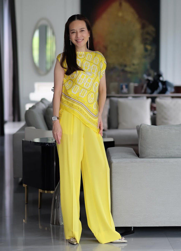 Trước khi trở thành một nữ doanh nhân quyền lực như hiện nay, Madam Pang cũng từng là một nhà phân phối của các thương hiệu hàng đầu trên thế giới.