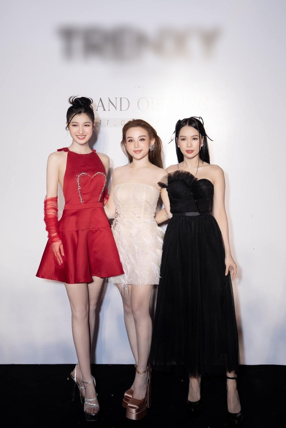 Trong số đó nổi bật nhất có thể kể đến dàn hot girl đời đầu gồm Sam, Huyền Baby, Emily, Lilly Luta,...