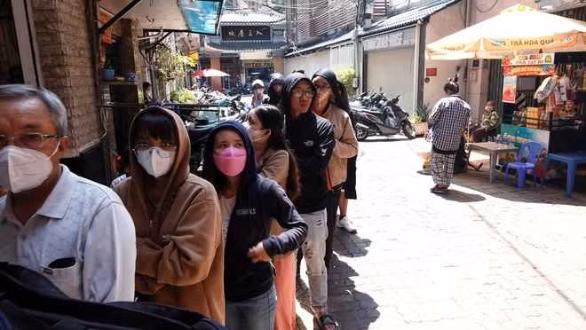 Nhiều bạn trẻ cho biết bản thân biết đến chiếc máy xin xăm tự động này qua các trang mạng xã hội.