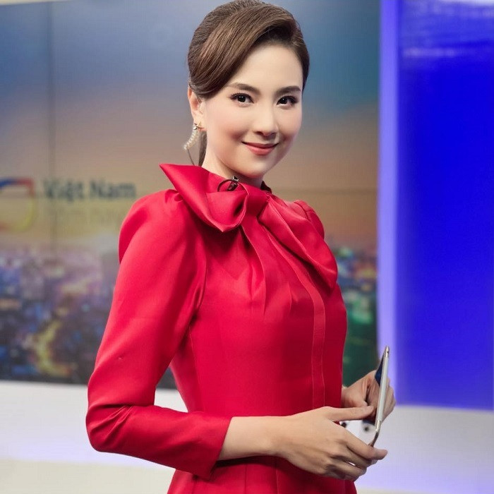 Trong một lần phỏng vấn nhanh với MC Khánh Vy về những cái nhất ở VTV, chính MC Trần Ngọc còn phải khẳng định Mai Ngọc là nữ MC “xinh gái nhất cái đài này”.