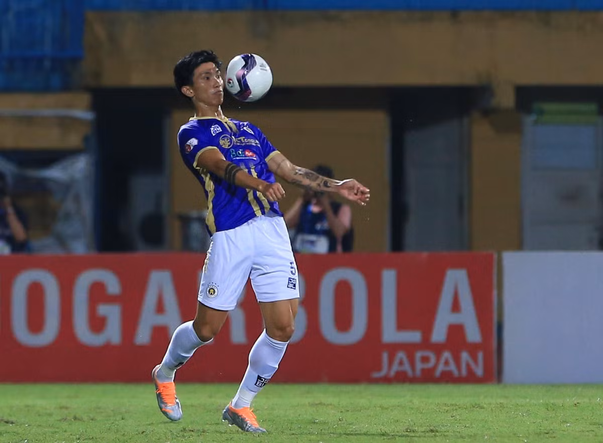 Tại vòng 6 V-League 2022, Hà Nội FC tiếp đón Hải Phòng trên sân nhà Hàng Đẫy. Đây cũng là trận đấu chứng kiến sự trở lại của Đoàn Văn Hậu sau hơn 2 năm điều trị chấn thương.