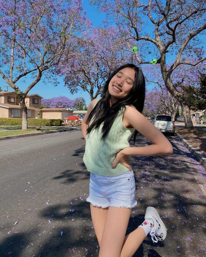 Ngoài ra Jenny Huỳnh còn có nhóm fan của riêng mình lên đến 380.000 thành viên.