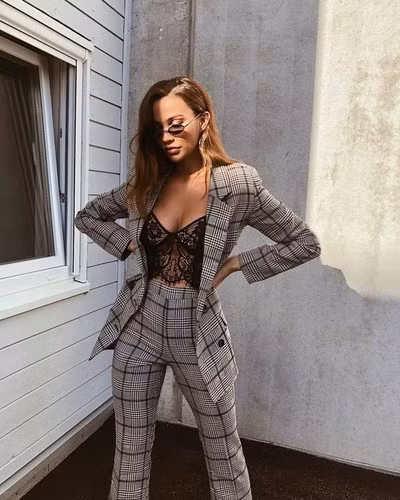 Markovic nhận được nhiều hợp đồng quảng cáo, làm người mẫu nhờ vẻ đẹp nổi bật.