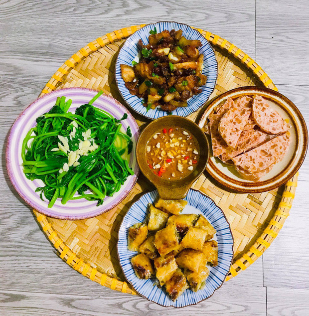 Vân Anh chia sẻ: "Mình có niềm đam mê sâu sắc với nấu ăn. Có thời gian rảnh là mình sẽ lăn vào bếp và mày mò những món mới. Đó cũng là cách mình xả stress sau một ngày làm việc vất vả".