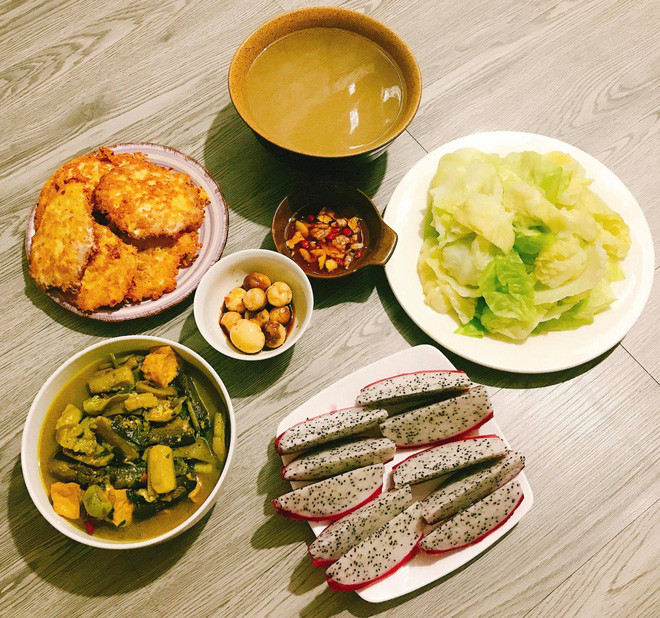 Nhìn độ hoành tráng của những mâm cơm là biết Vân Anh đam mê bếp núc ra sao.