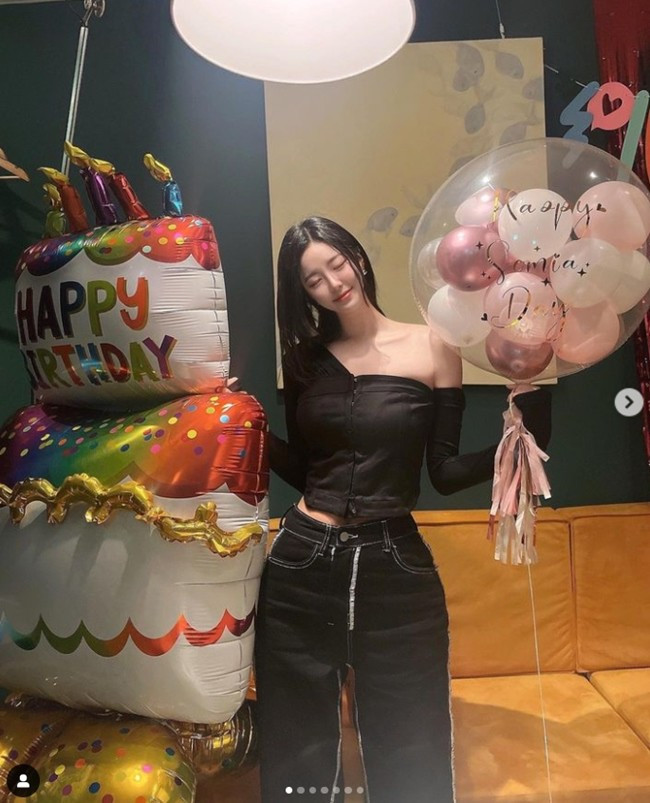 Là vũ công chuyên nghiệp song Yang Hyoseung lại mang vẻ đẹp tựa các nữ thần tượng thường xuất hiện trên báo chí. Cô nàng sở hữu gương mặt cực khả ái, hài hòa cùng nụ cười dịu dàng dễ khiến người ta “tan chảy”.