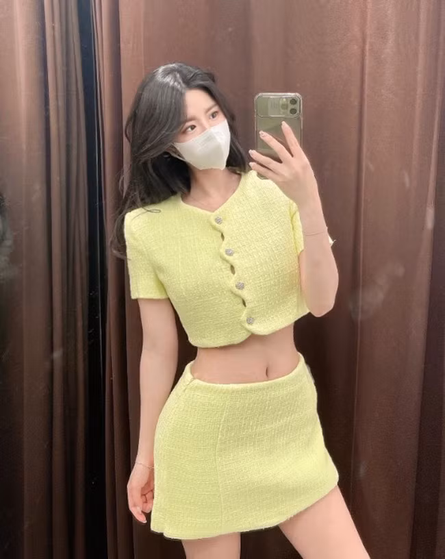 Theo nghiệp vũ công từ nhỏ nên Yang Hyoseung luôn có ý thức giữ gìn cơ thể trong nhiều năm qua. Cũng như các cô gái trẻ, người đẹp không tránh khỏi cám dỗ từ những món ăn đường phố thơm ngon, béo ngậy.