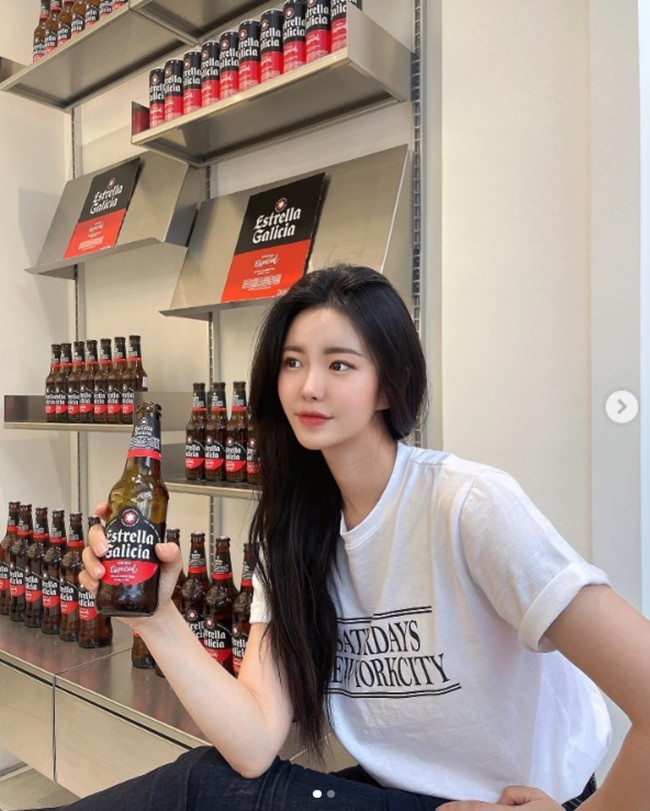 Người đẹp không bỏ hoàn toàn cơm trắng song ăn với lượng rất hạn chế, bởi cơm trắng tuy không gây thừa cân song lại là nguyên nhân khiến vòng 2 trở nên tích nước, nặng nề, gây khó khăn cho người đẹp trong quá trình luyện tập.