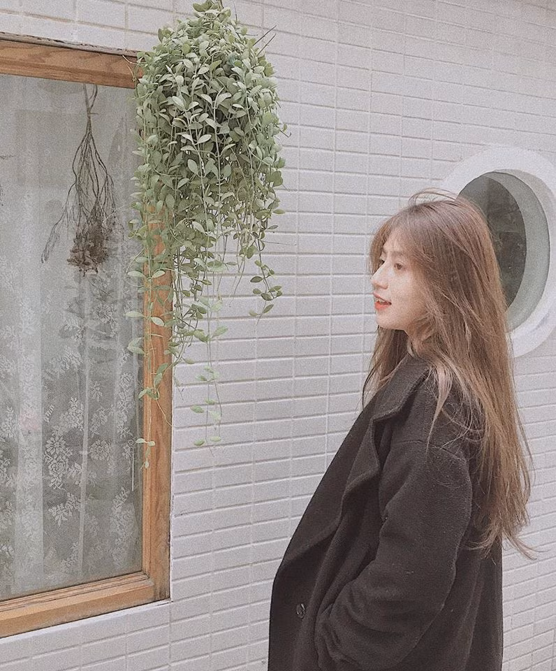 Phương Thảo hiện đang có 27.000 người follow trên Facebook, nàng hot girl mới nổi này thường chia sẻ ảnh đời thường trong trẻo, đôi khi có một chút nhí nhố nhưng cực dễ thương.