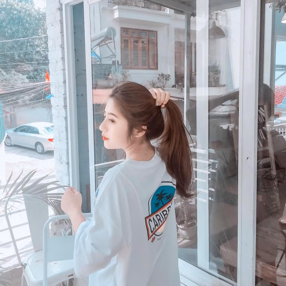 Phương Thảo (Facebook: Phương Thảo ft) là cô nàng hot girl Thái Nguyên gây ấn tượng bằng gương mặt Tây với sống mũi cao và khả ái.