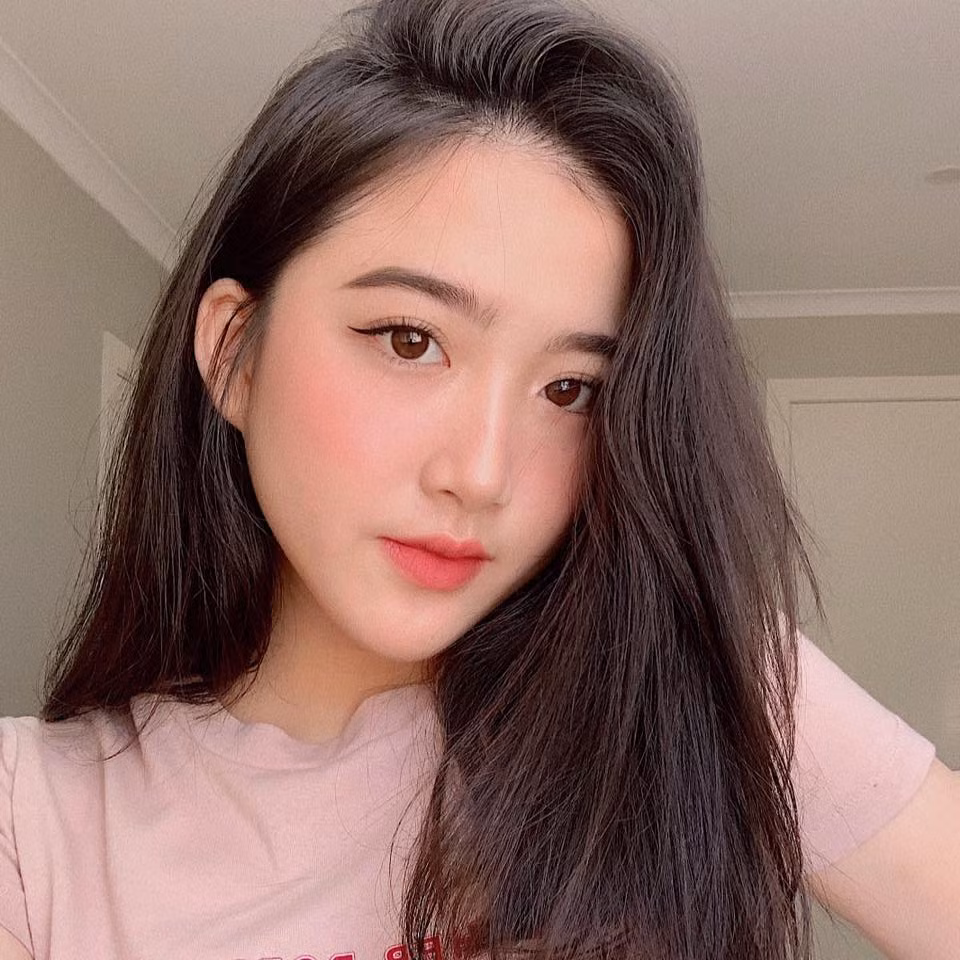 Trần Nguyễn Thảo Vi (Facebook: Nguyễn Thảo Vi) sinh năm 1998, cô nàng từng nhiều lần xuất hiện trên diễn đàn trai xinh gái đẹp lớn nhỏ.