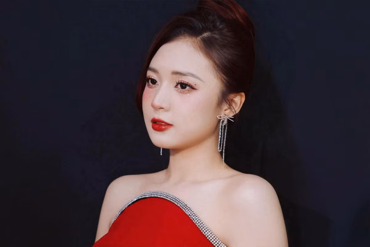 Chỉ cao 1m50, Phương Thảo thường được gắn với biệt danh "nấm lùn", "MC thấp nhất VTV" khiến cô gặp không ít trở ngại khi theo đuổi công việc dẫn chương trình, đòi hỏi về ngoại hình.