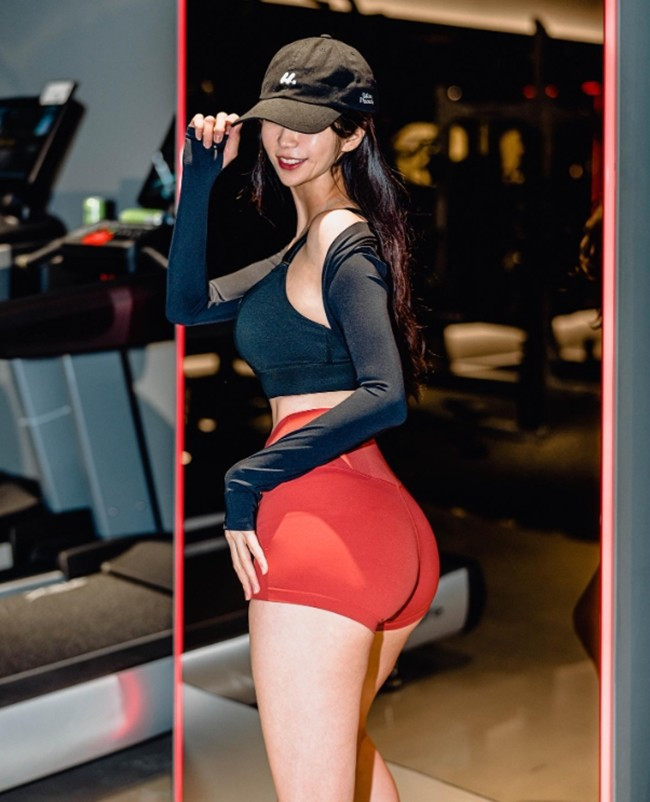 Thông thường, các người mẫu nội y có xu hướng theo đuổi hình ảnh mảnh mai, nhỏ nhắn song Pigmong lại khác. Cô nàng tôn sùng vẻ đẹp phồn thực, đặc biệt thích ăn và tập để sở hữu vòng 3 nở nang, đầy đặn.