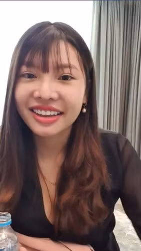 Tuy nhiên, gần đây, hiện tượng mạng này kín tiếng hơn khi ít chia sẻ về cuộc sống mà tập trung vào công việc.