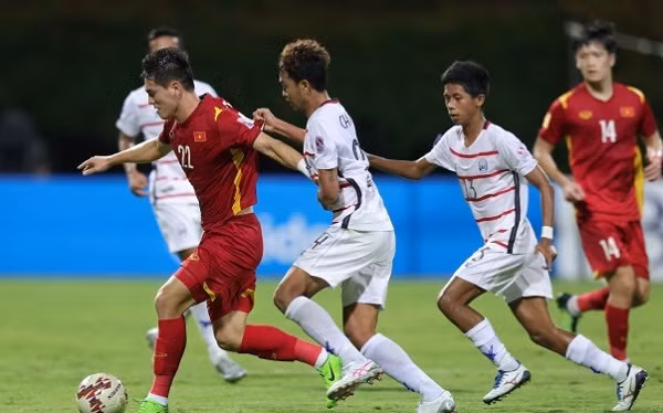 Thang 4-0 Campuchia, doi tuyen Viet Nam gap Thai Lan o ban ket