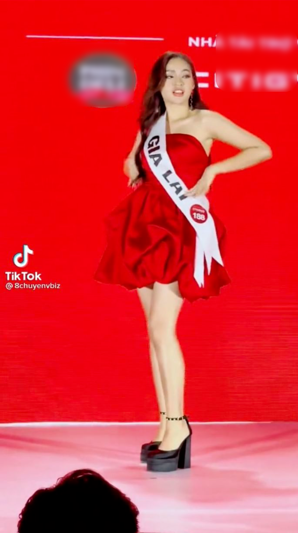 Tuy kết quả thi có phần không thuận lợi nhưng sau hậu trường Trần Thanh Tâm có vẻ vẫn giữ được tinh thần lạc quan và yêu đời.