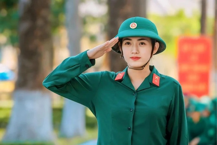 Đến tháng 2/2024, Phương Ngọc quyết định tạm gác các hoạt động nghệ thuật để lên đường thực hiện nghĩa vụ quân sự. Đây là quyết định khiến gia đình cô không khỏi lo lắng ban đầu.