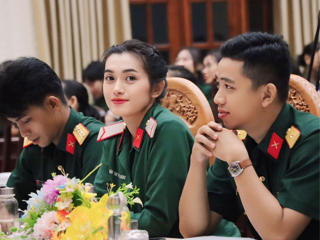 Bên cạnh lý lịch quân sự, Phương Ngọc cũng sở hữu thành tích học tập nổi bật. Trong thời gian còn học phổ thông, cô từng đạt giải Nhì học sinh giỏi môn Ngữ văn cấp tỉnh và được kết nạp vào Đảng Cộng sản Việt Nam khi mới là học sinh lớp 12 tại Trường THPT Xuân Lộc (Đồng Nai).