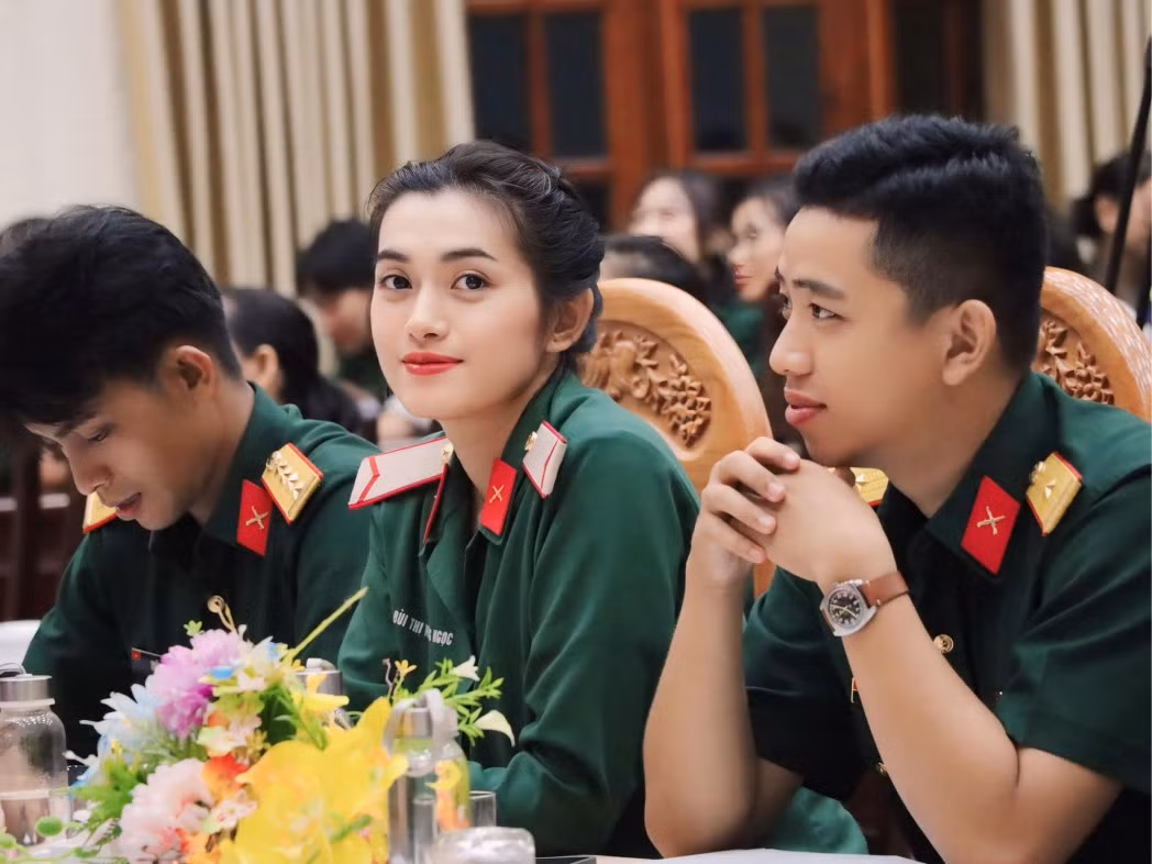 Bên cạnh lý lịch quân sự, Phương Ngọc cũng sở hữu thành tích học tập nổi bật. Trong thời gian còn học phổ thông, cô từng đạt giải Nhì học sinh giỏi môn Ngữ văn cấp tỉnh và được kết nạp vào Đảng Cộng sản Việt Nam khi mới là học sinh lớp 12 tại Trường THPT Xuân Lộc (Đồng Nai).