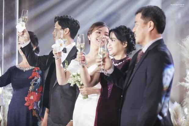 Cuối năm 2021, Công Phượng đã tổ chức hôn lễ với bạn gái Viên Minh. Đám cưới của cầu thủ sinh năm 1995 được tổ chức 3 lần, tại Sài Gòn, ở quê nhà Nghệ An và ở Phú Quốc.