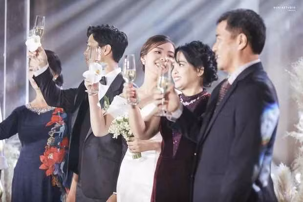 Cuối năm 2021, Công Phượng đã tổ chức hôn lễ với bạn gái Viên Minh. Đám cưới của cầu thủ sinh năm 1995 được tổ chức 3 lần, tại Sài Gòn, ở quê nhà Nghệ An và ở Phú Quốc.