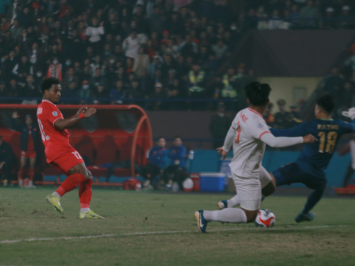 Đến phút 55, chính Xuân Son là người ghi bàn nâng tỷ số trận đấu lên 2-0 bằng pha cắt bóng chéo thành khiến thủ thành Myanmar bó tay.