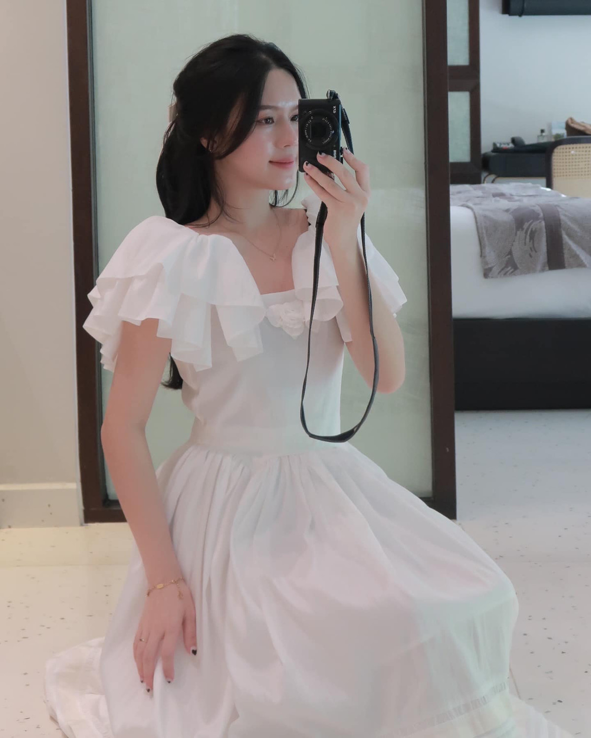 Sinh ra và lớn lên tại Tuyên Quang, khi nhìn cảnh người dân quê nhà gặp sự cố về thiên tai, lũ lụt Tố Uyên đứng ngồi không yên và lập tức bắt tai vào việc.