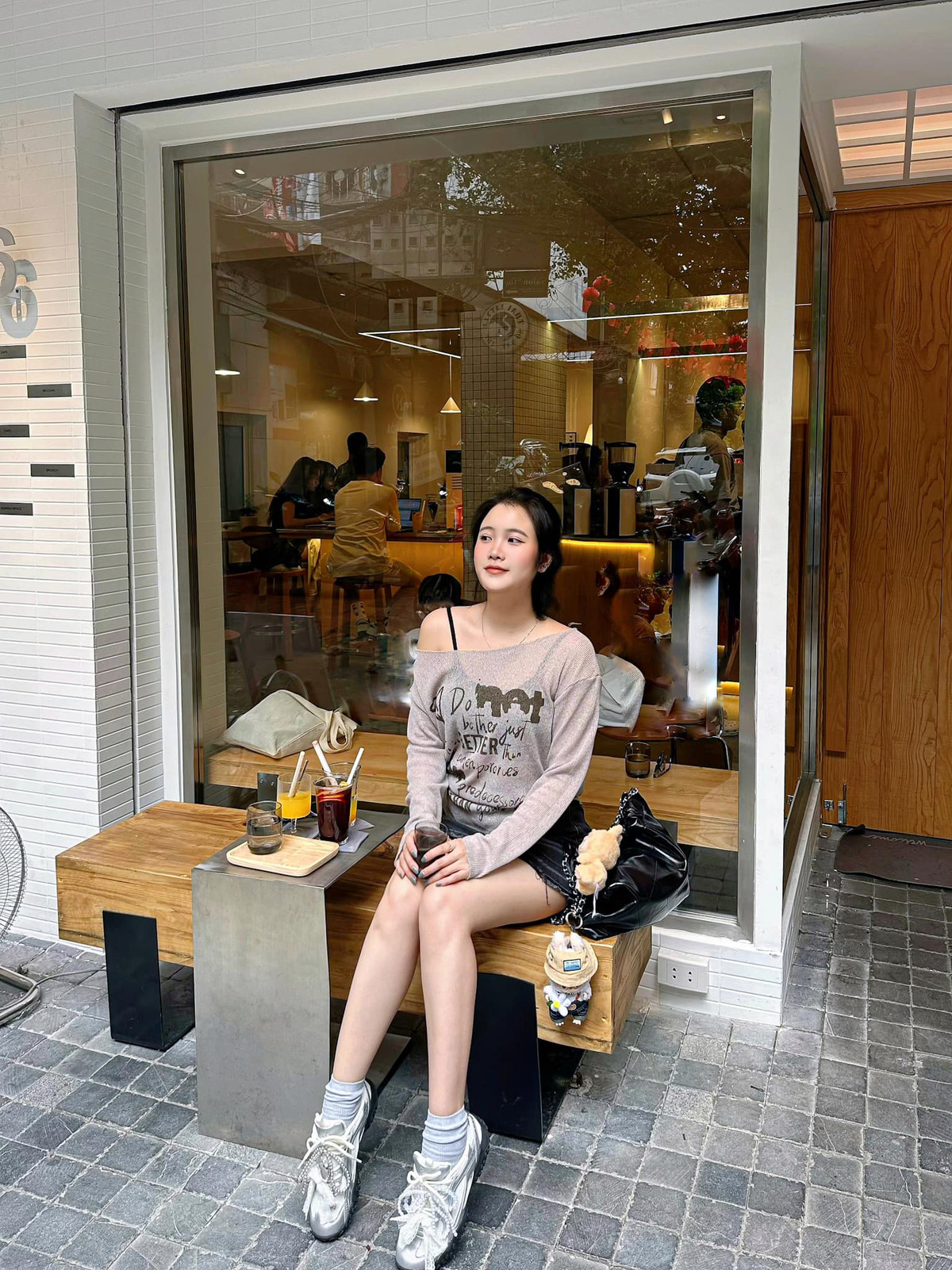 Tuy nhiên, do tình cũ Đoàn Văn Hậu chỉ để lộ hình ảnh cầm vợt ở sân nên chưa rõ trình chơi pickleball của cô thế nào.