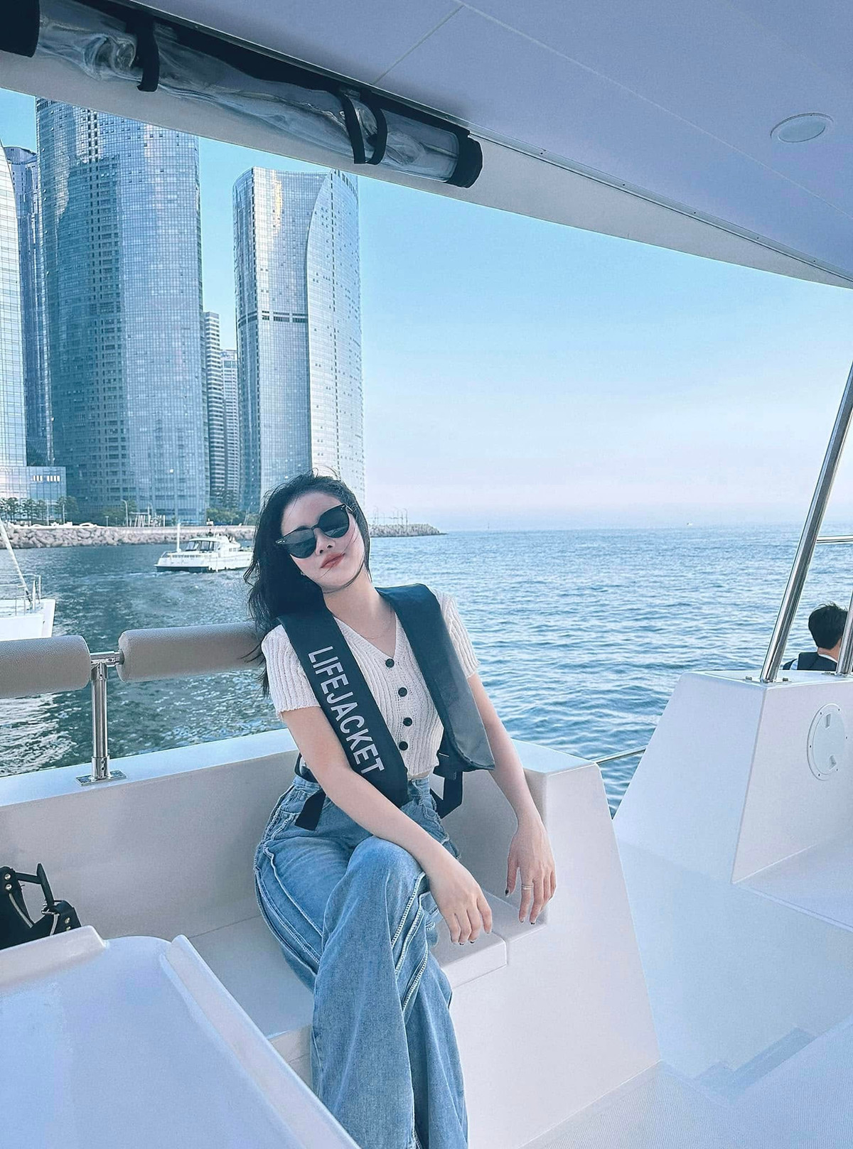 Đoàn Văn Hậu và Hoàng Anh Ốc cùng đến từ Thái Bình. Sau đó, trong mỗi trận đấu của chàng cầu thủ luôn thấy nàng hot girl xuất hiện cổ vũ.