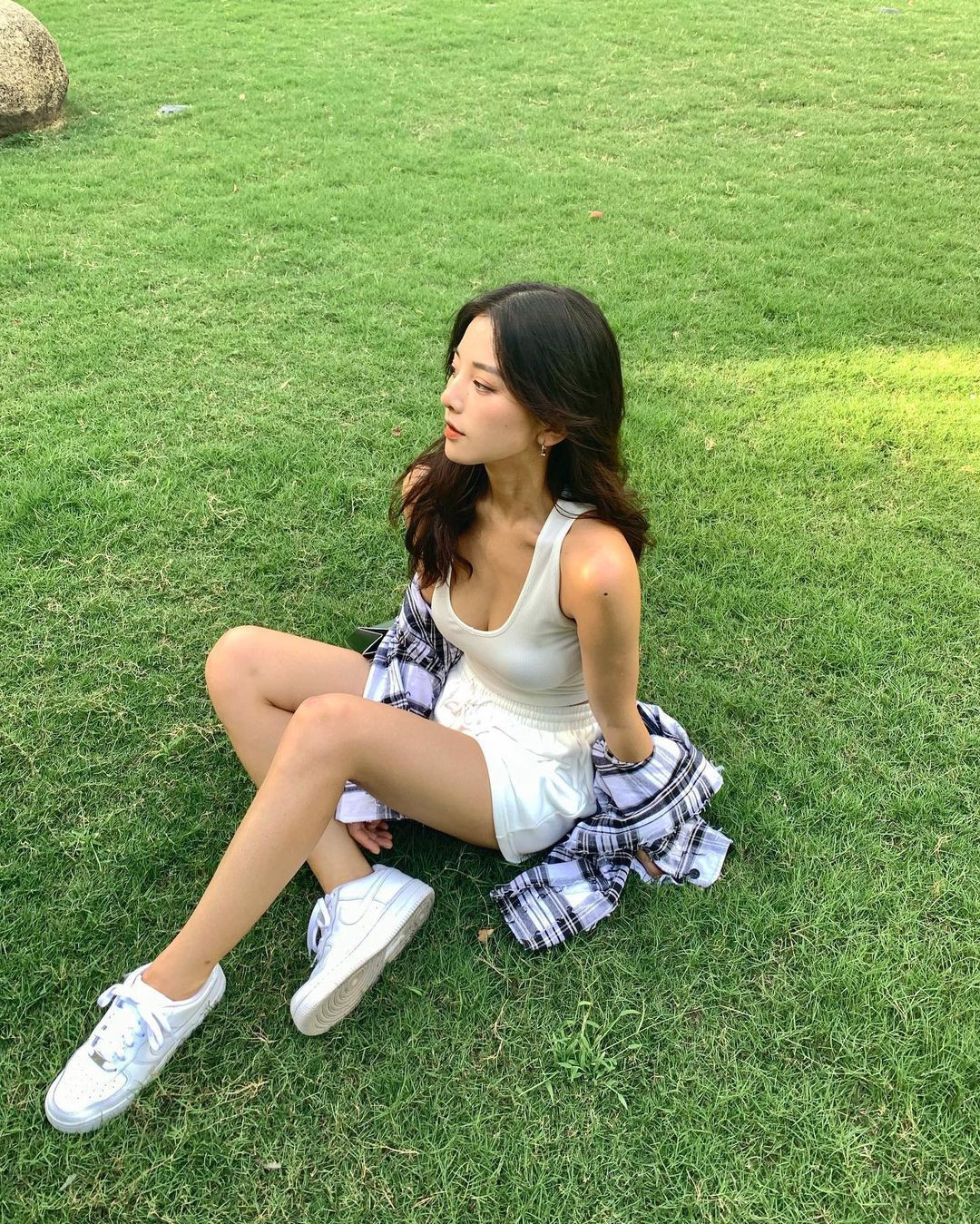 Cùng ngắm nhìn thêm những hình ảnh đẹp của cô chủ shop online bất ngờ bẻ lái "nữ thần bắn cung" chỉ nhờ một khoảnh khắc.