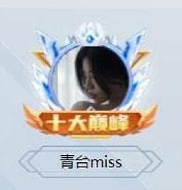 “Chúc em tiếp tục phát sóng thành công! Hiện tại anh đang rất bận rộn với cuộc sống của mình” - lời nhắn gửi của vị fan cứng khiến nữ streamer không khỏi bật khóc nghẹn ngào ngay trên sóng trực tiếp.