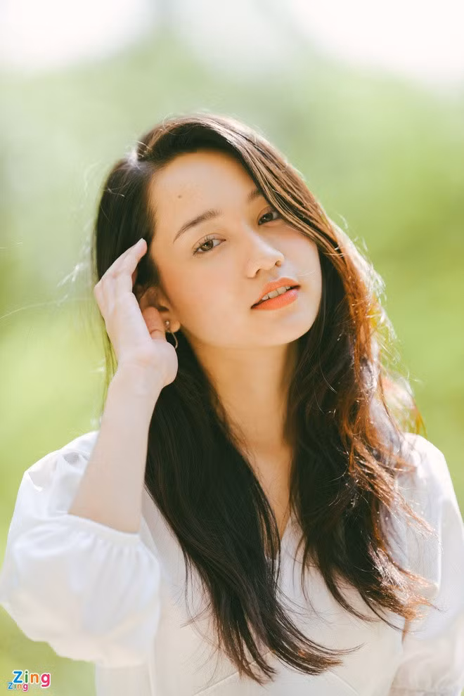 Với hình tượng mới, Trúc Anh không còn là cô nữ sinh "Mắt biếc" năm nào.