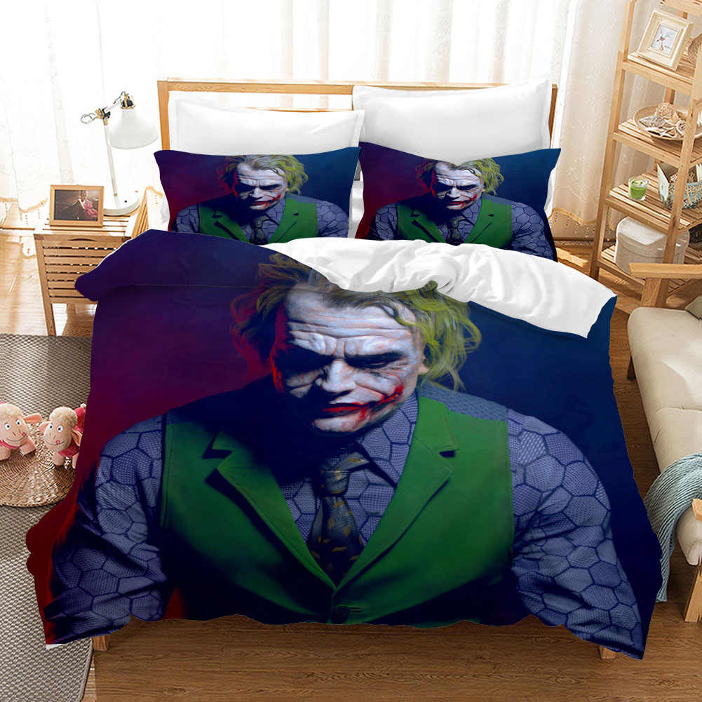 Joker được thể hiện vô cùng chân thực trên bộ chăn ga.