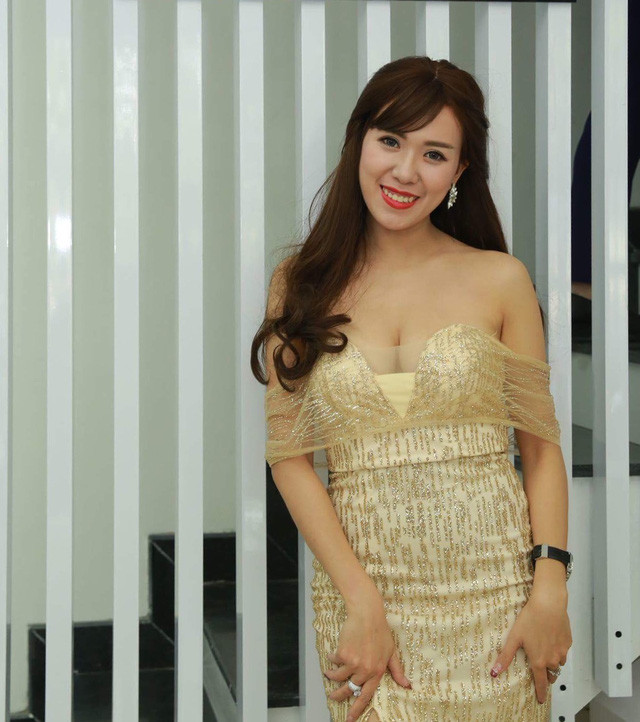 Đến giữa năm 2019, cái tên Mai Thỏ tiếp tục dậy sóng khi công khai đoạn tin nhắn mình bị gạ đi khách với giá 10.000 USD.