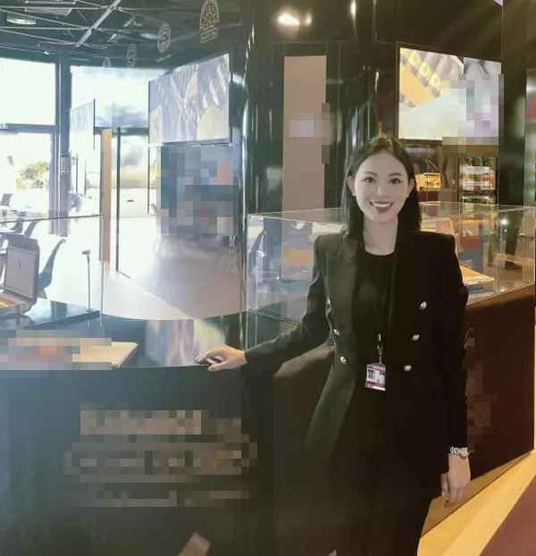 Tuy nhiên, đây không phải là chuyến du lịch đơn thuần hay chụp ảnh cưới, hot girl Linh Rin và Phillip Nguyễn đã có chuyến công tác ngắn ngày.