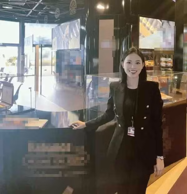 Tuy nhiên, đây không phải là chuyến du lịch đơn thuần hay chụp ảnh cưới, hot girl Linh Rin và Phillip Nguyễn đã có chuyến công tác ngắn ngày.