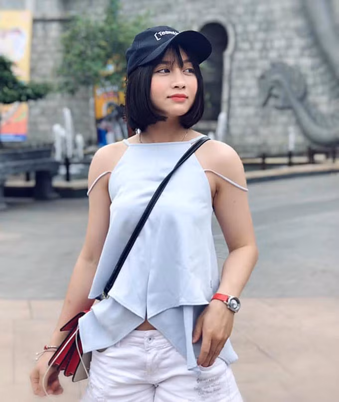 Là nữ tuyển thủ có nhan sắc nhất nhì ở tuyển nữ Việt Nam, Hoàng Thị Loan đang nhận được sự quan tâm không nhỏ từ cánh mày râu.