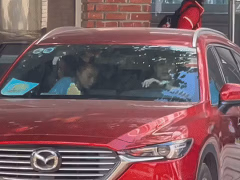 Anh chàng này cũng được cho là bạn trai tin đồn của nữ hậu vệ sinh năm 1995.