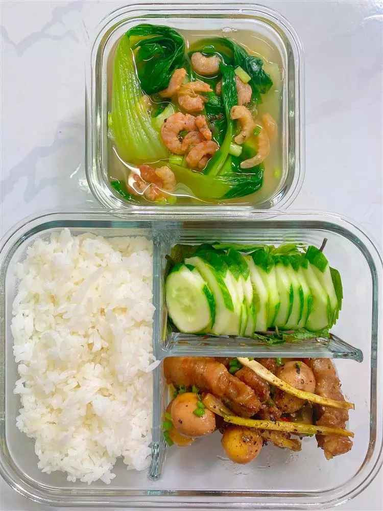 Với mỗi hộp cơm, Ngọc luôn cố gắng kết hợp cả 2 yếu tố dinh dưỡng và sự đa dạng trong món ăn để tốt cho sức khỏe và không bị ngán.