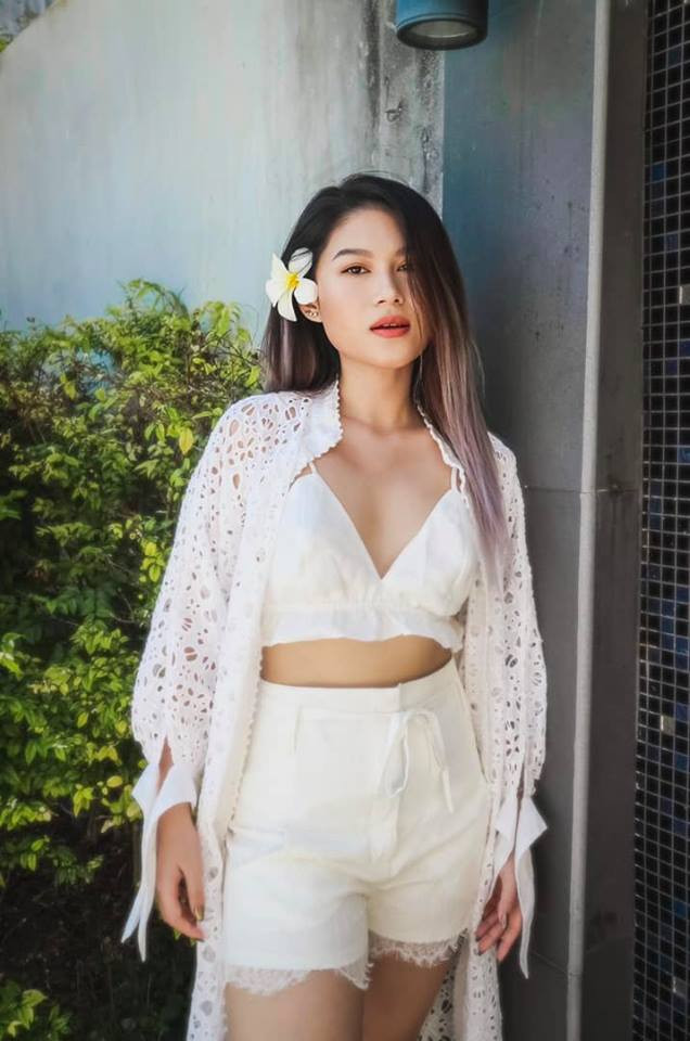 Sống mũi cao của Ngọc Thanh Tâm cũng chiếm spotlight trong loạt ảnh. Và đương nhiên, sự tự tin dám khoe mặt mộc cũng xứng đáng trở thành một điểm cộng to đùng.