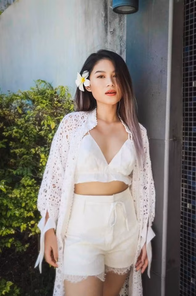 Sống mũi cao của Ngọc Thanh Tâm cũng chiếm spotlight trong loạt ảnh. Và đương nhiên, sự tự tin dám khoe mặt mộc cũng xứng đáng trở thành một điểm cộng to đùng.