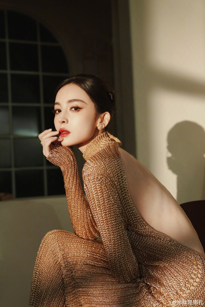 Người hâm mộ nhận xét tỷ lệ eo - hông của người đẹp trong những tấm hình này đạt đến độ hoàn mỹ.