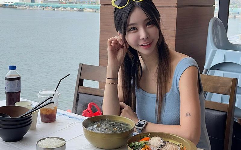 Lime có nhan sắc xinh đẹp và ngọt ngào, cô nàng hiện tại có lượt theo dõi tăng nhanh chóng trên các nền tảng mạng xã hội.